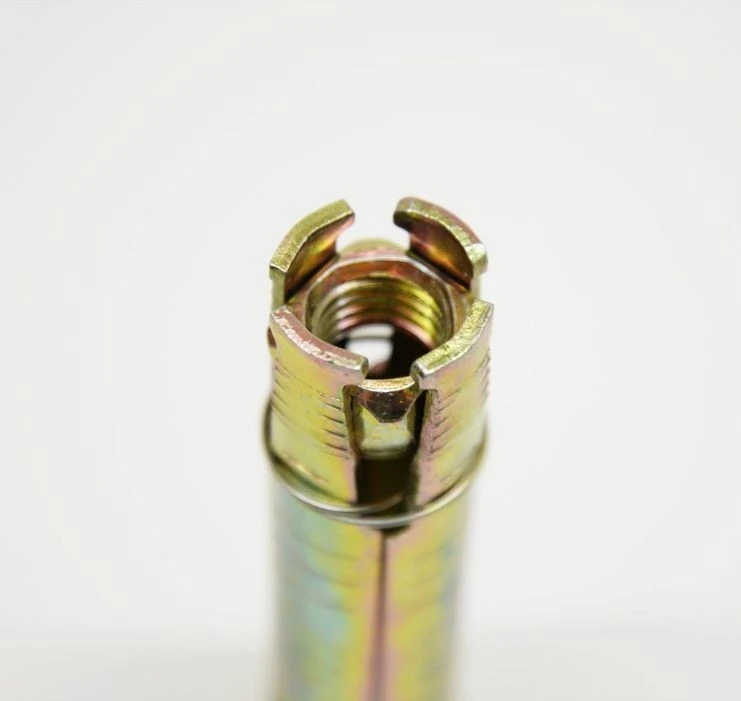 Four-claw Expansion Bolt Yellow Plating factory